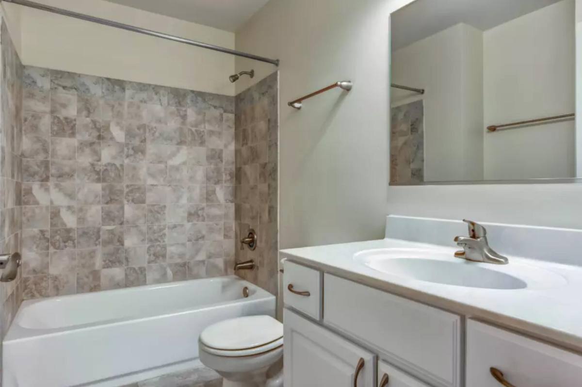 Townhouse for rent at Lakeview Townhomes, 168 Gregory St, Aurora, IL 60504