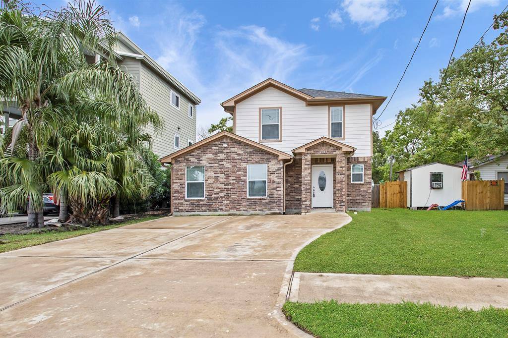 House for rent at 2511 Bay Oaks Harbor Dr, Baytown, TX 77523
