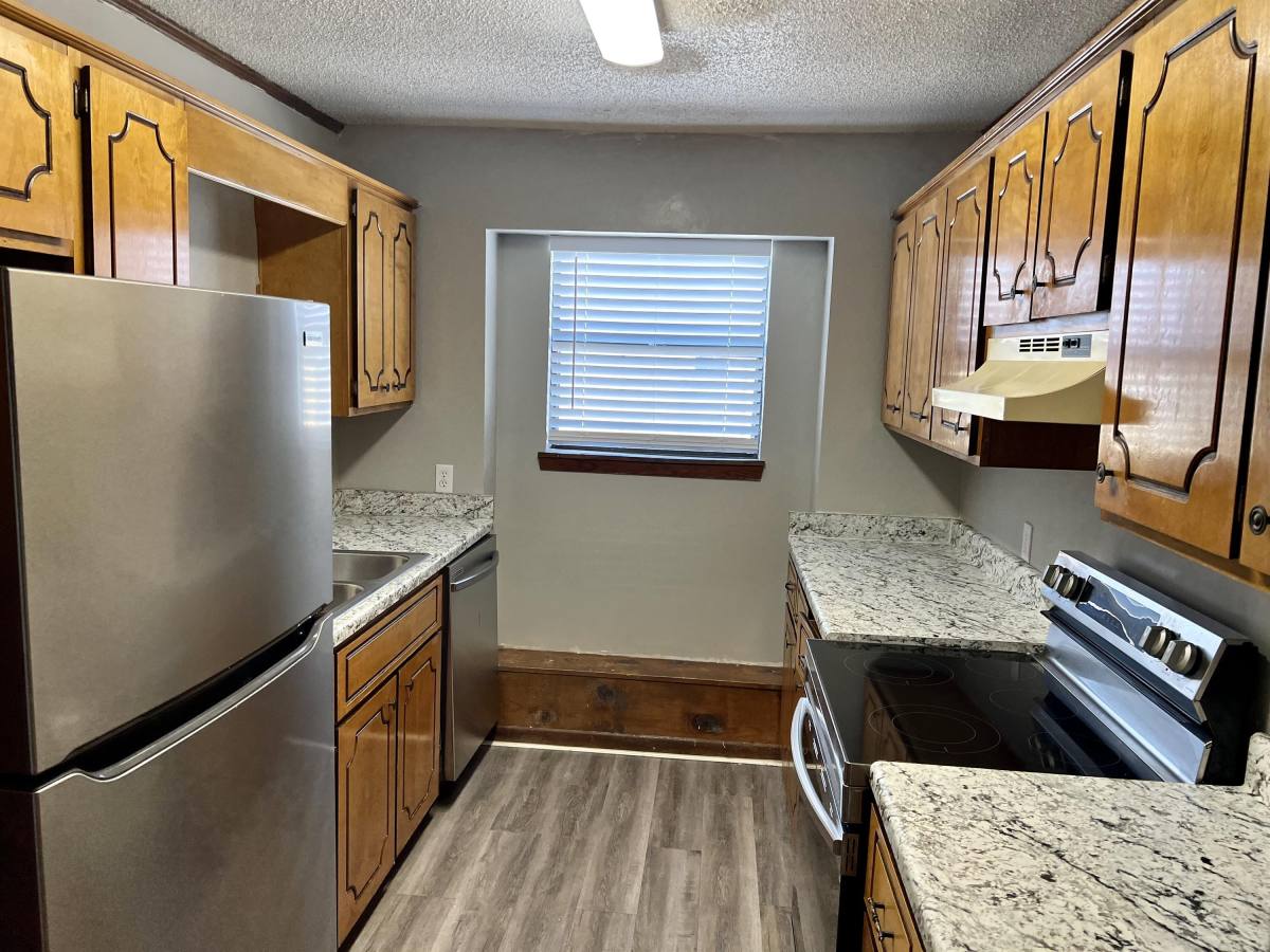 Apartment for rent at 408 W Ave, Hooks, TX 75561