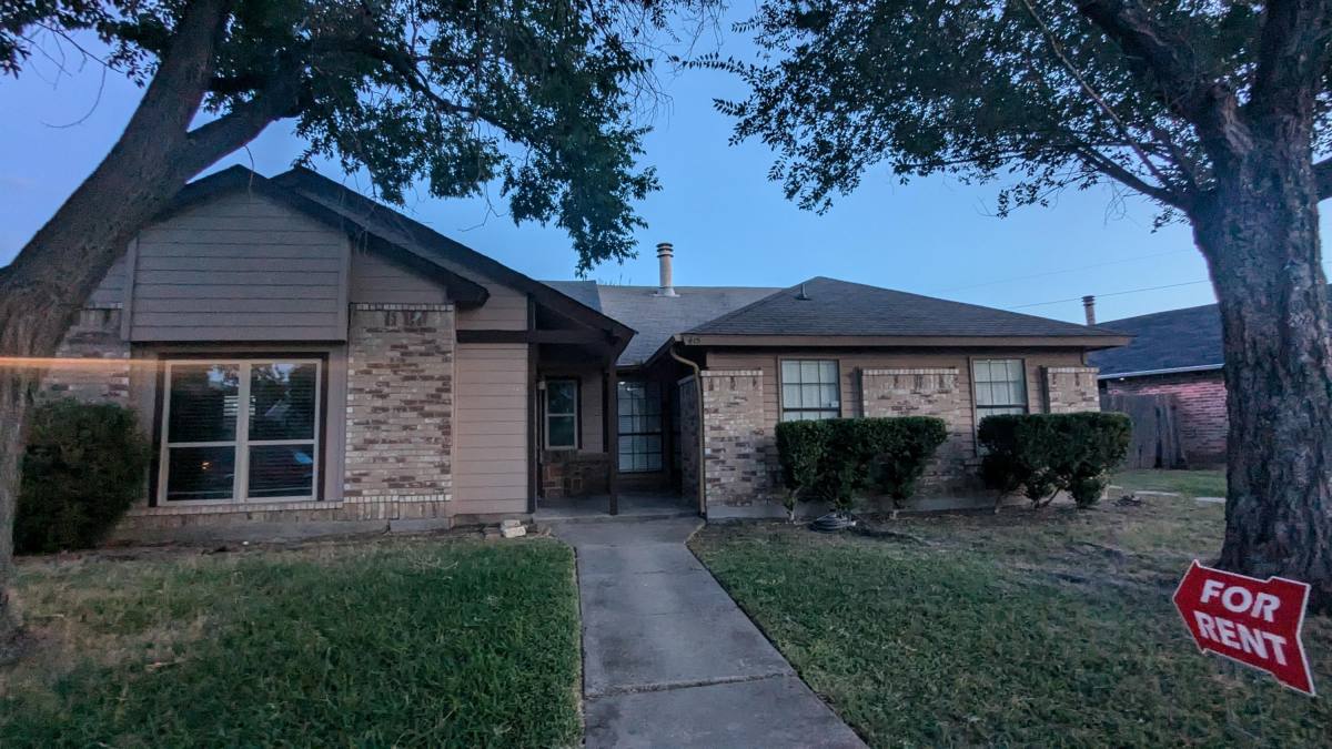 House for rent at 415 Liberty Place, Grand Prairie, TX 75052