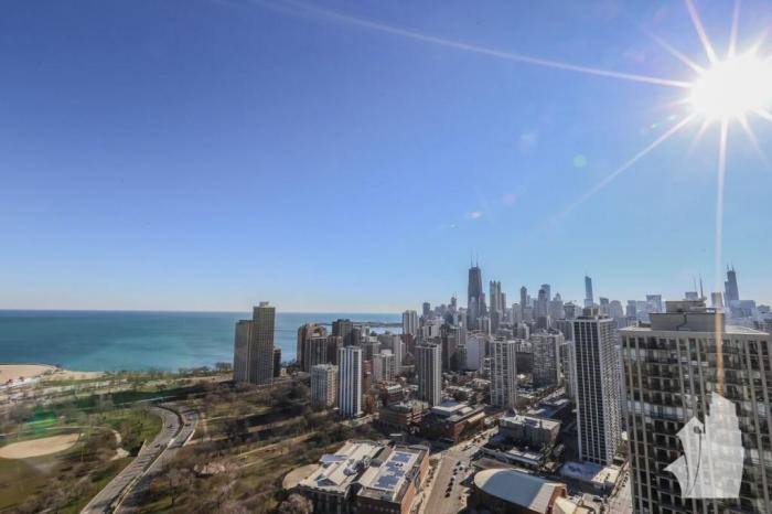 Townhouse for rent at 1730 N Clark St #2410, Chicago, IL 60614