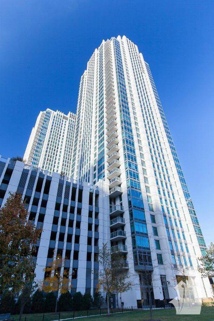 Apartment for rent at 555 W Kinzie St #3804, Chicago, IL 60661