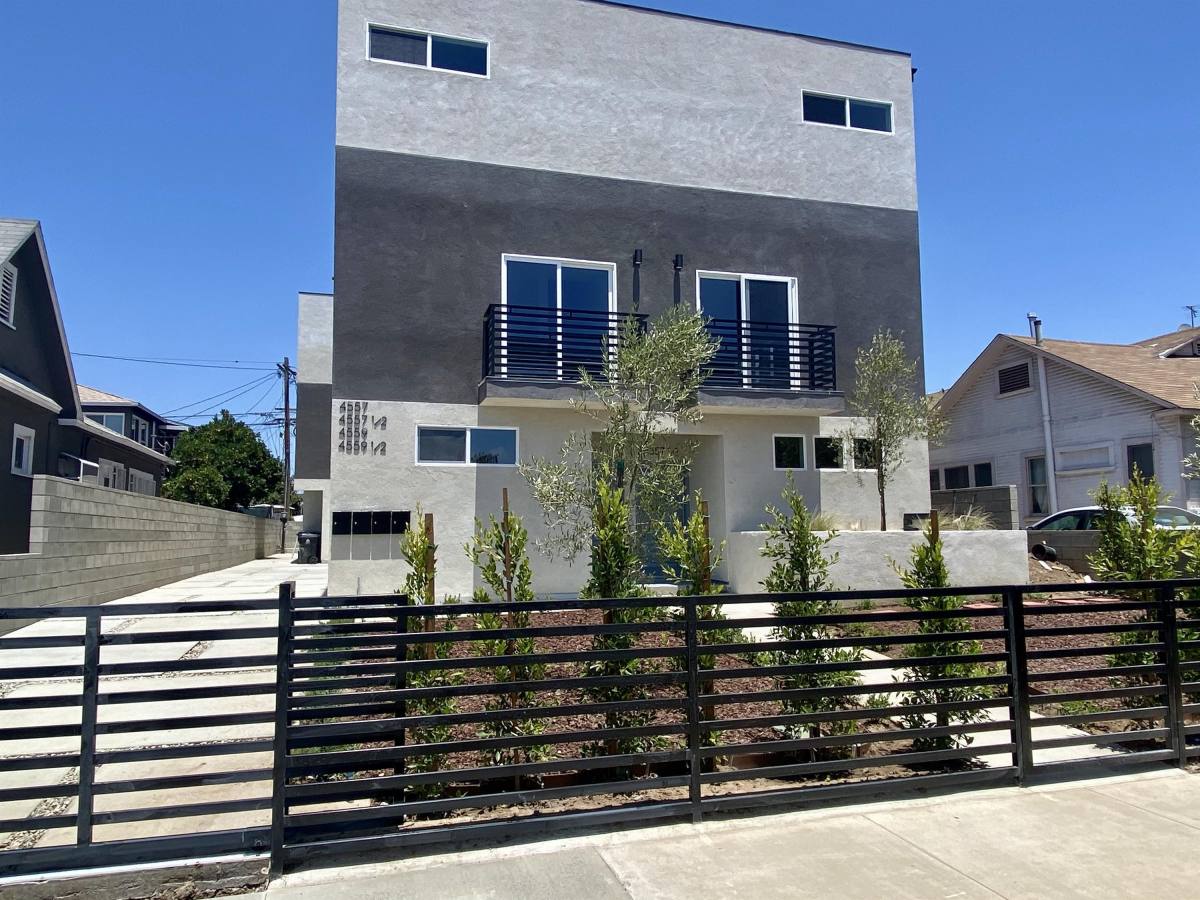 Townhouse for rent at 4557 Pickford St #4559 1 2, Los Angeles, CA 90019