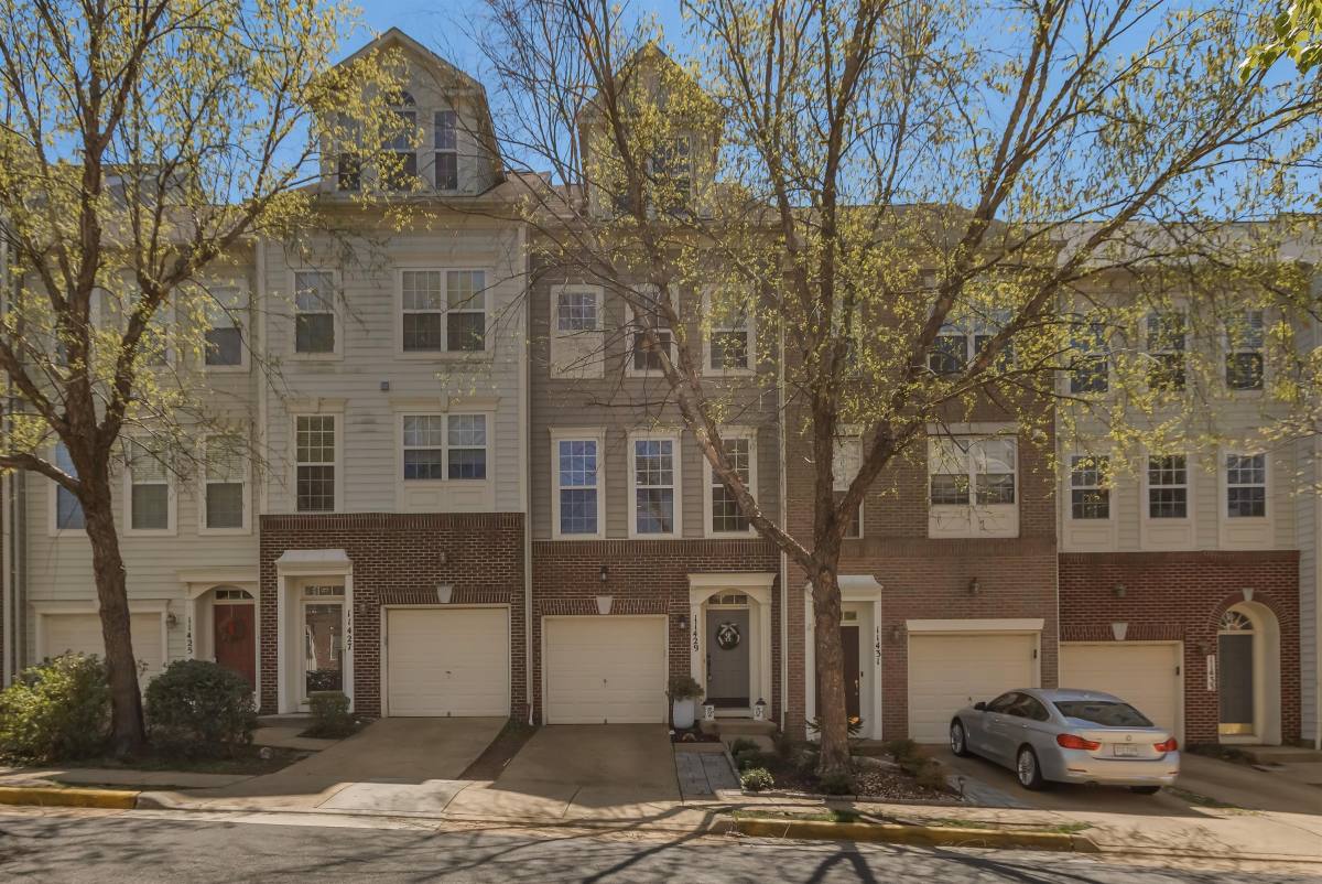 Townhouse for rent at Ridgetop Commons, 11429 Log Ridge Dr #1, Fairfax, VA 22030
