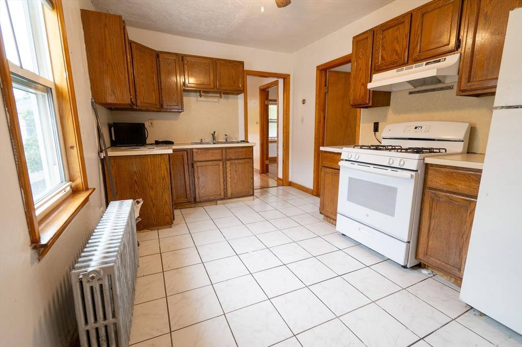 Apartment for rent at 158 Main St #2, Quincy, MA 02169