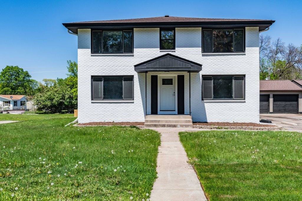 Apartment for rent at 2081 Hillview Rd #2, Saint Paul, MN 55112