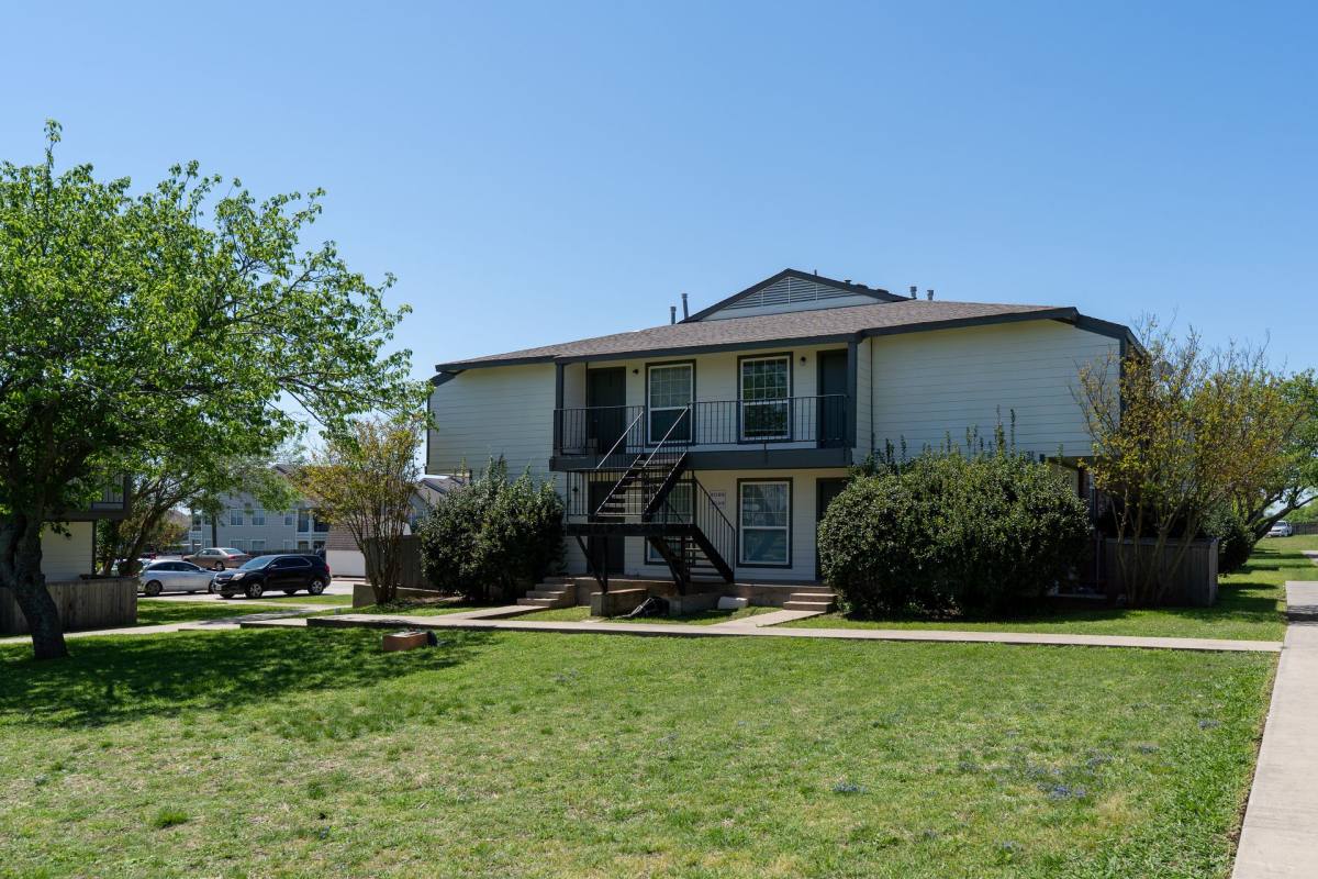 Apartment for rent at 309 I-35 NW, Hillsboro, TX 76645