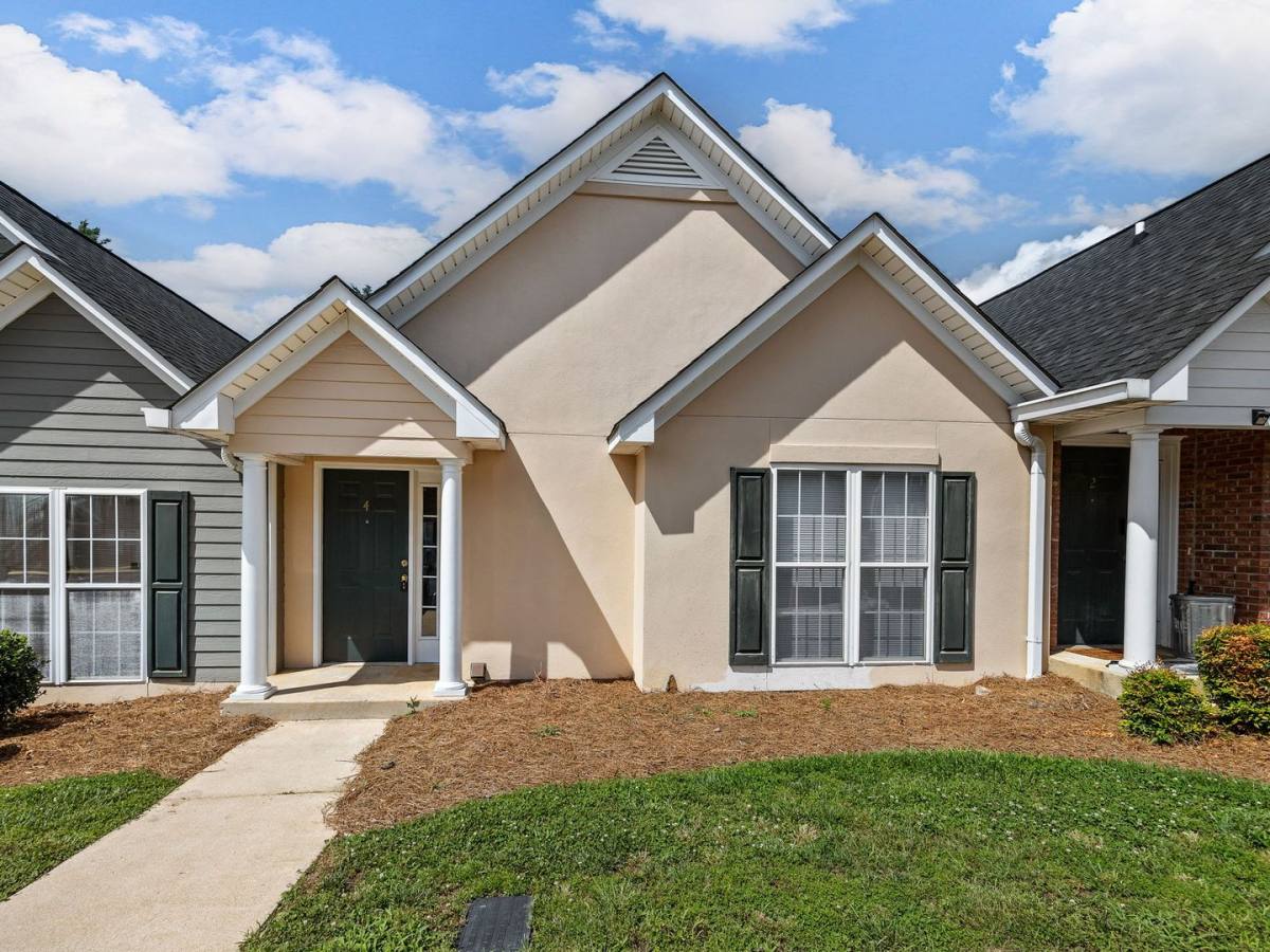 Townhouse for rent at 4 Whitfield Way, Greer, SC 29651