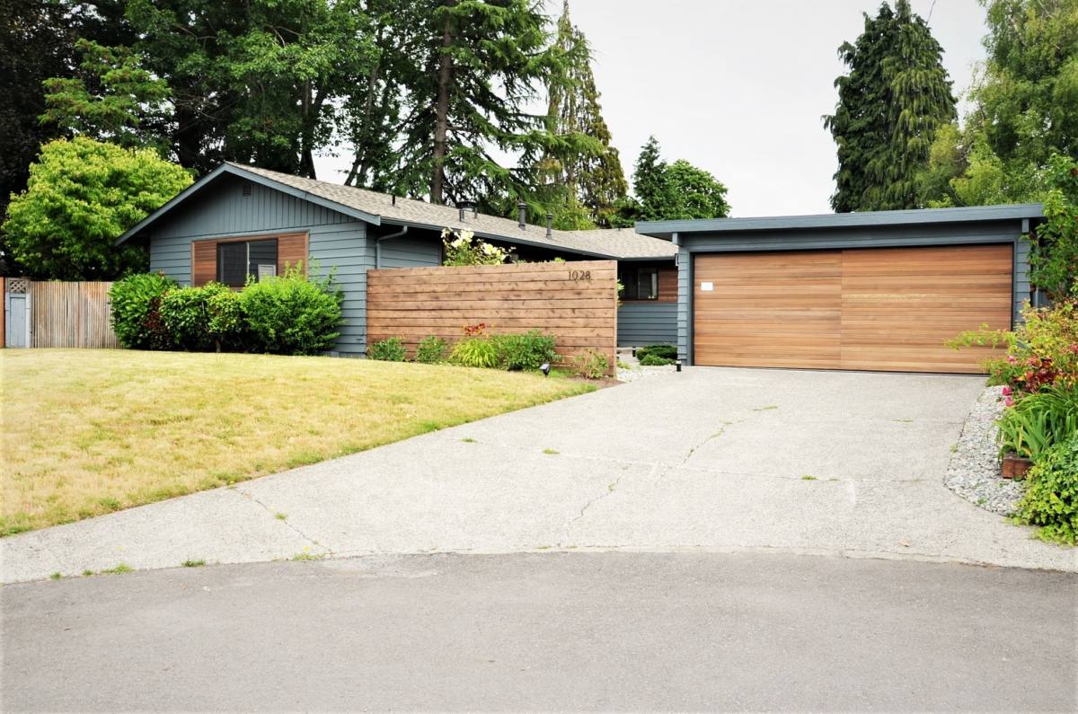 House for rent at 1028 159th Place SE, Bellevue, WA 98008