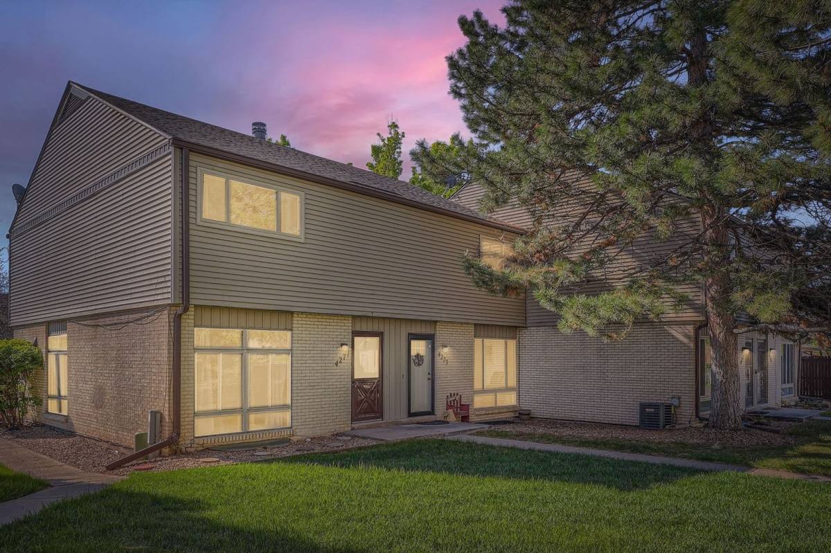 Townhouse for rent at 4273 W Ponds Circle, Littleton, CO 80123