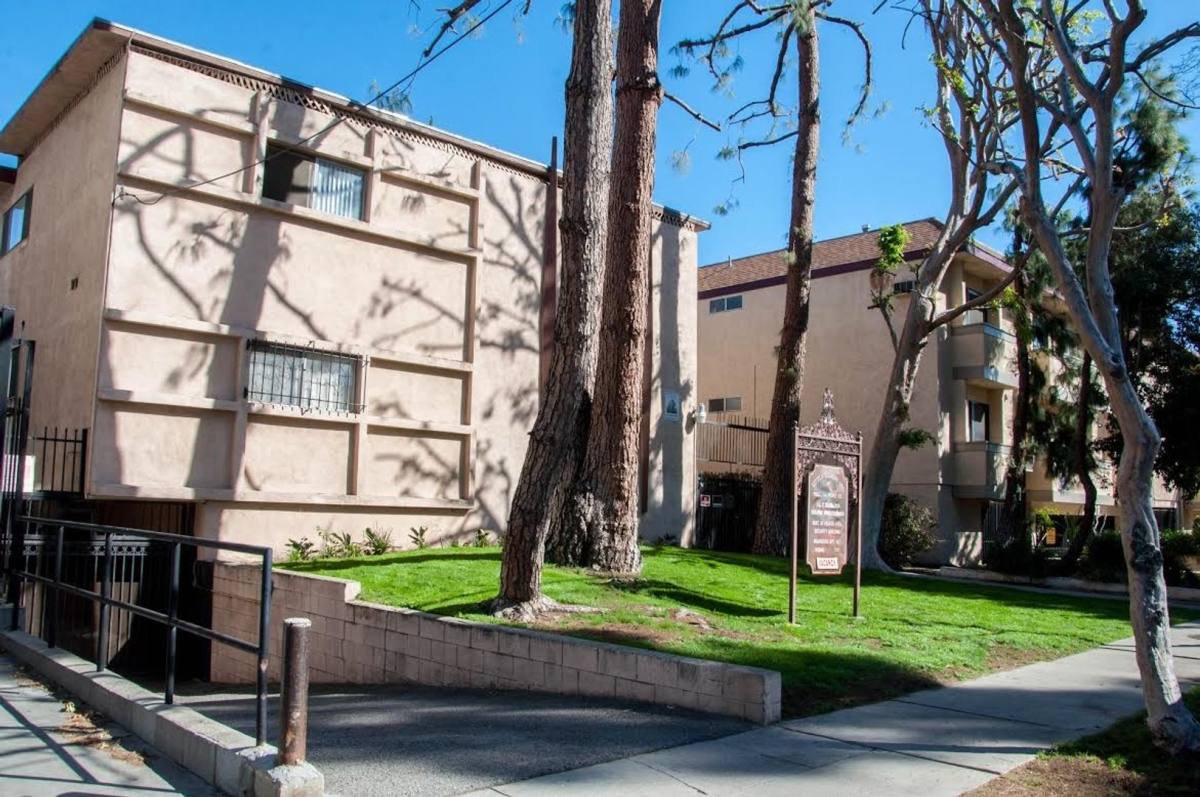 Apartment for rent at 11825 Gilmore St, North Hollywood, CA 91606