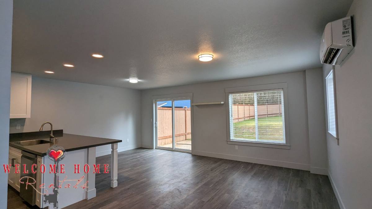 Apartment for rent at 116 & 118 Oak St, Winlock, WA 98596