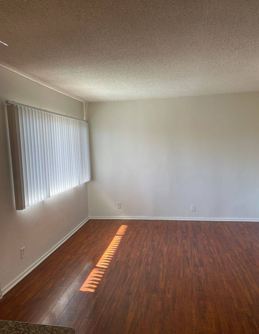 Apartment for rent at 21707 Roscoe Blvd, Canoga Park, CA 91304