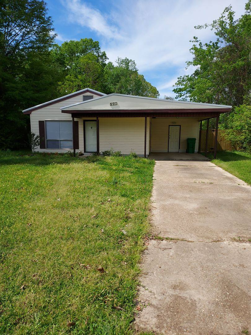 House for rent at 501 16th Ave N, Columbus, MS 39701