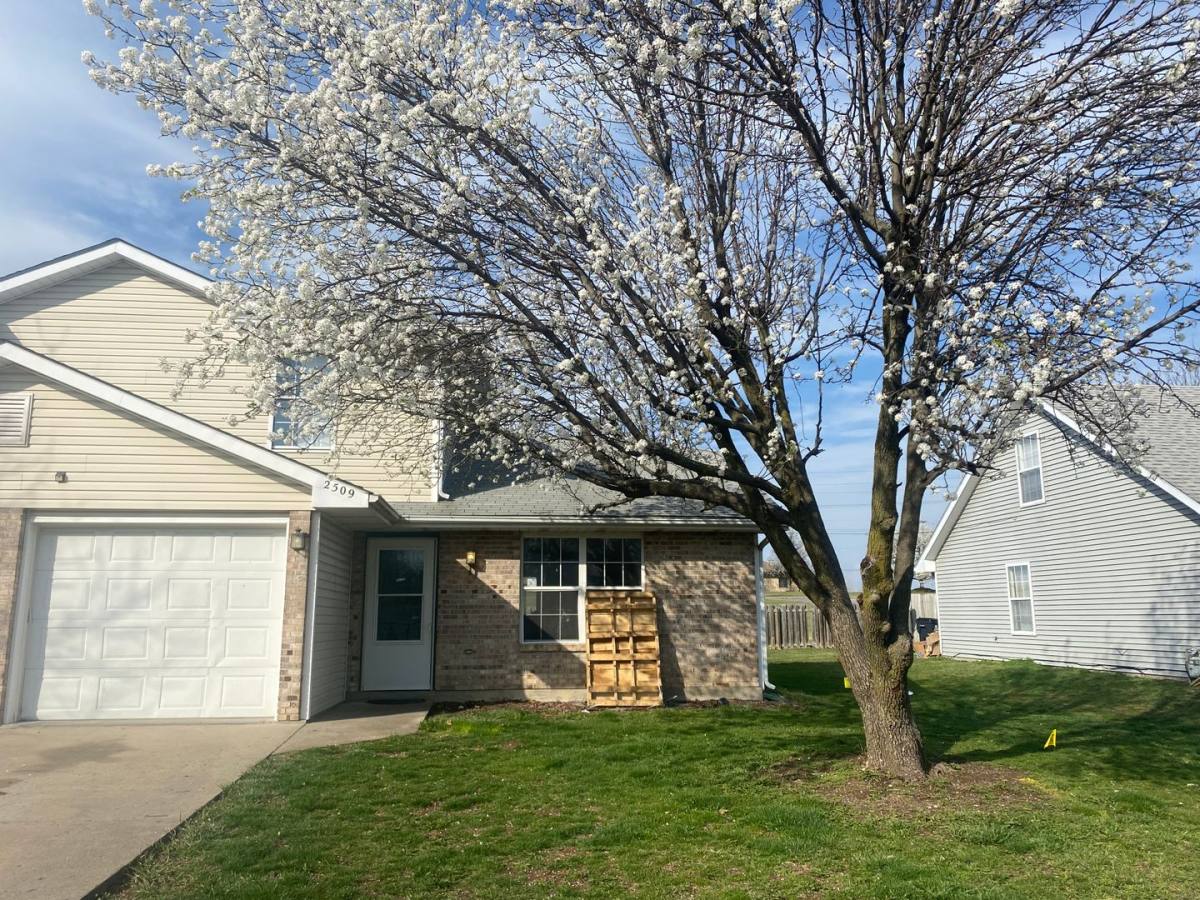 Apartment for rent at 2509 -2511 Carnation Dr, Columbia, MO 65202