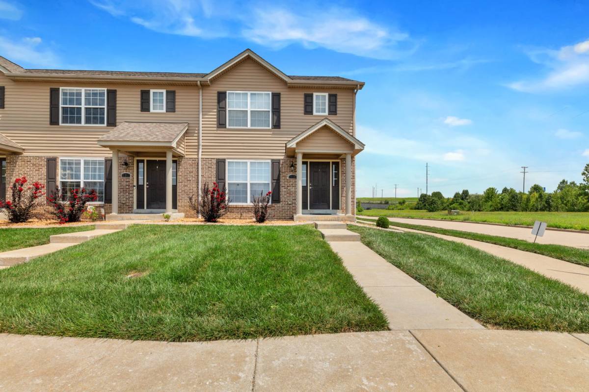 Townhouse for rent at 637 Bond St, Saint Peters, MO 63376