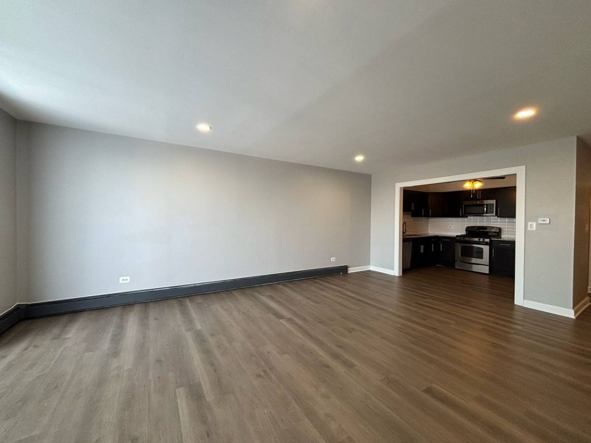 Apartment for rent at 900 N Rohlwing Rd, Addison, IL 60101