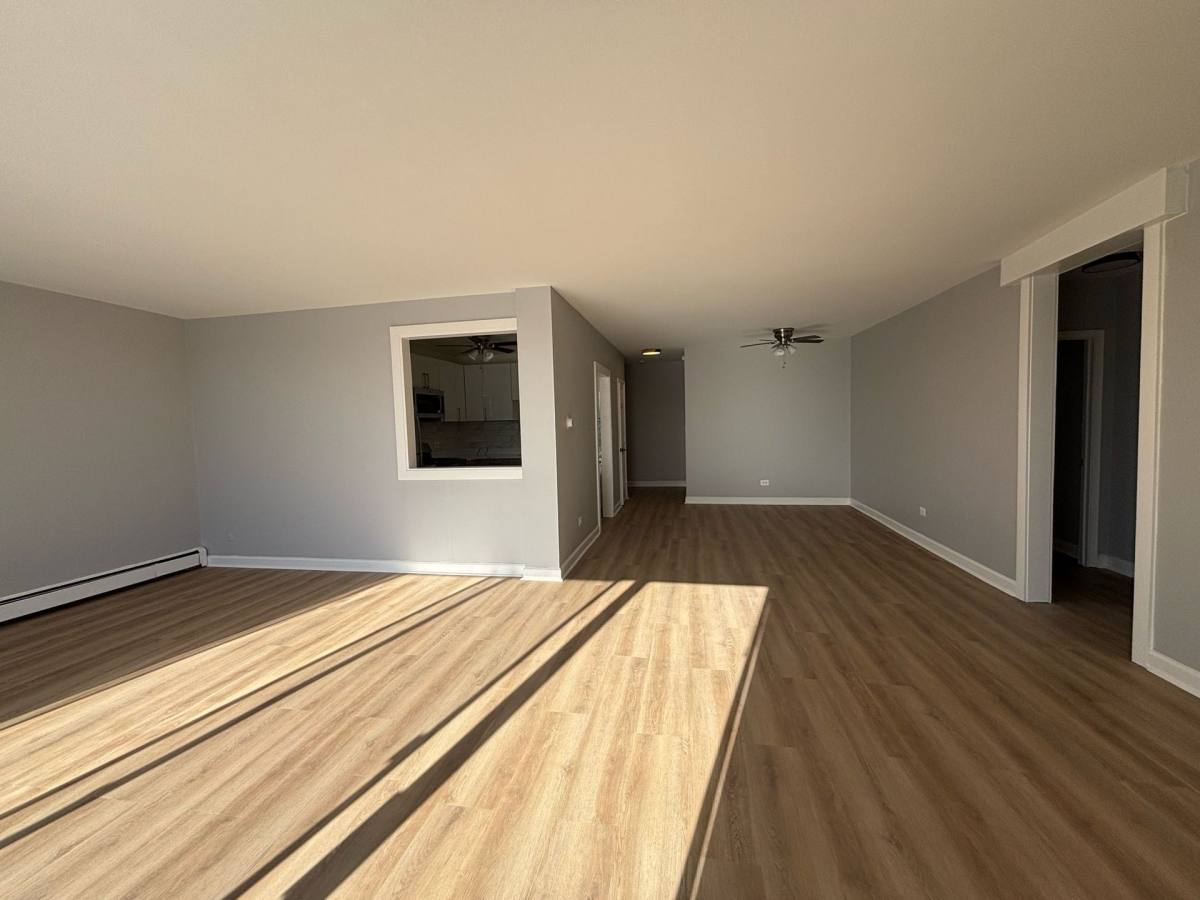 Apartment for rent at 900 N Rohlwing Rd, Addison, IL 60101