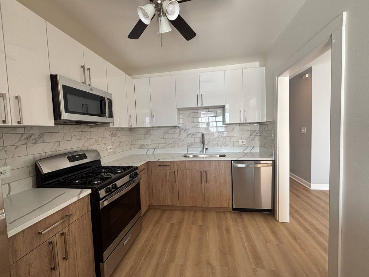Apartment for rent at 900 N Rohlwing Rd, Addison, IL 60101