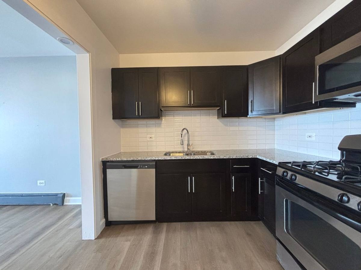 Apartment for rent at 900 N Rohlwing Rd, Addison, IL 60101