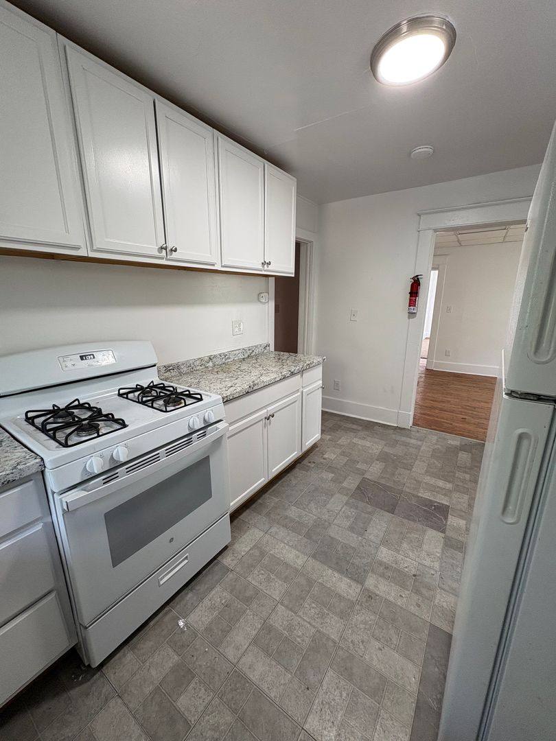 Apartment for rent at 119 College Place, Ypsilanti, MI 48197