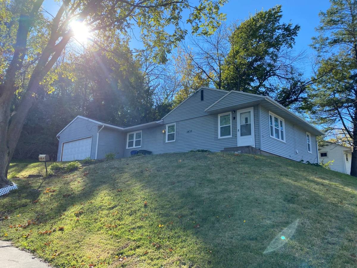 House for rent at 1433 Kirkwood Blvd, Davenport, IA 52803