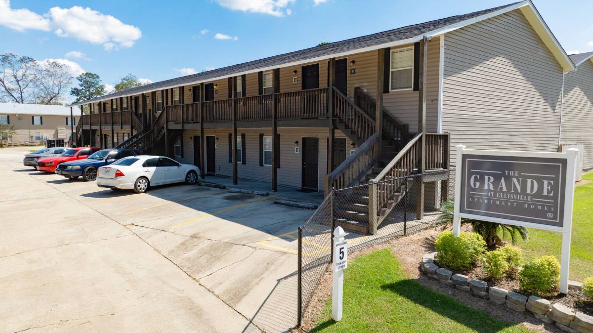 Apartment for rent at 801 Main St, Ellisville, MS 39437