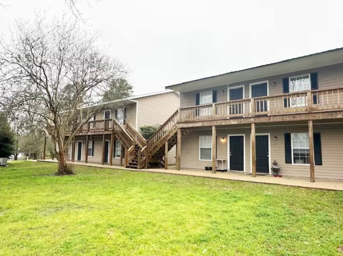 Apartment for rent at 801 Main St, Ellisville, MS 39437