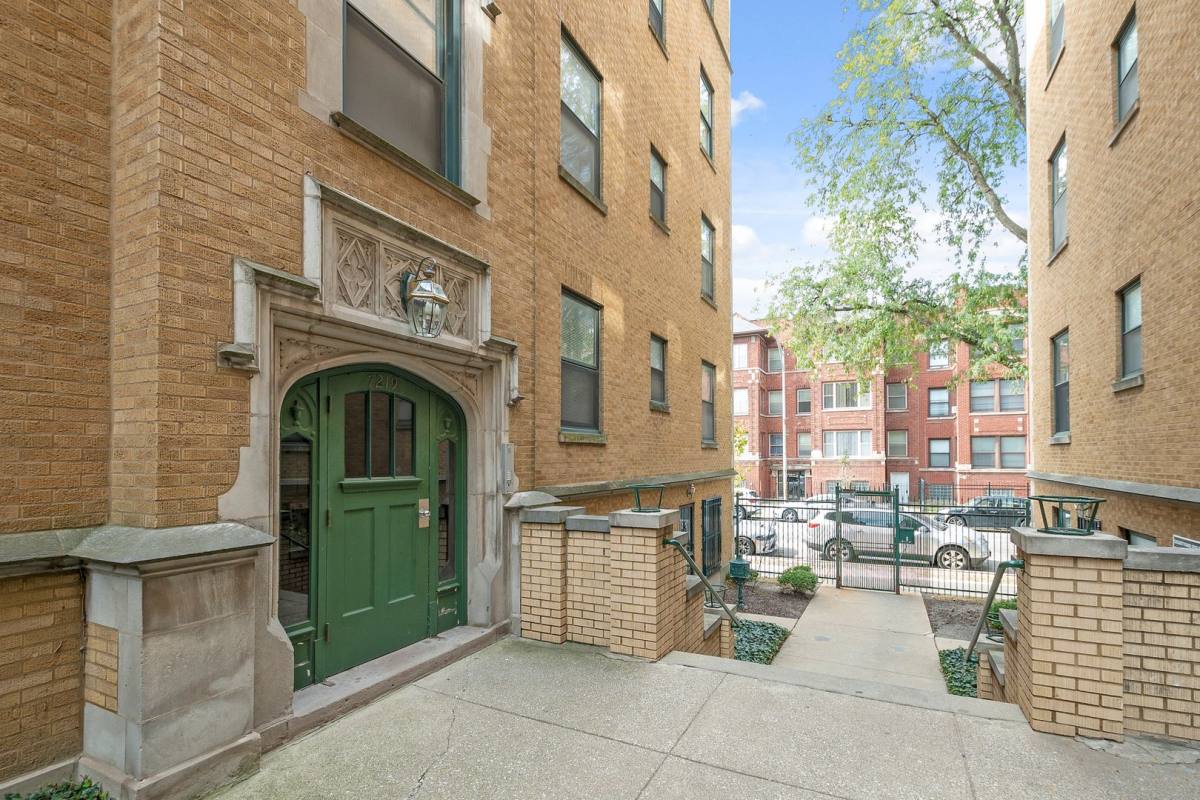 Condo for rent at 7219 S Yates Blvd #1B, Chicago, IL 60649