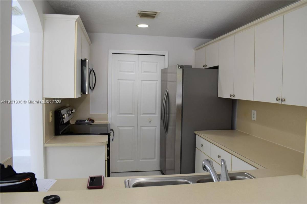 House for rent at 6540 NW 114th Ave, Miami, FL 33178