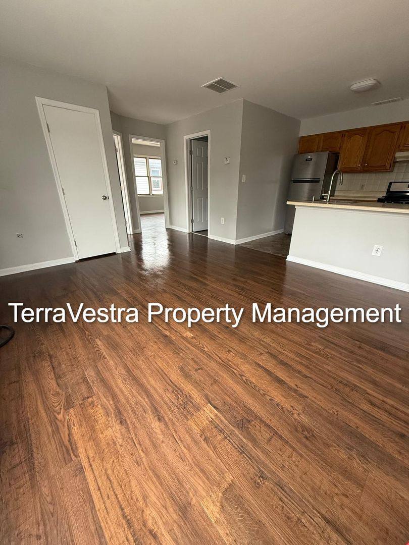 Apartment for rent at 176 N Broadway, Pennsville, NJ 08070