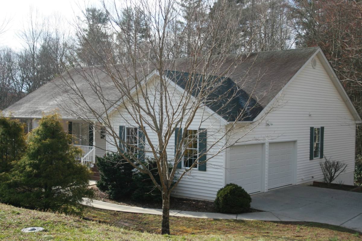 House for rent at 90 Roasted Chestnut Trail, Hendersonville, NC 28792