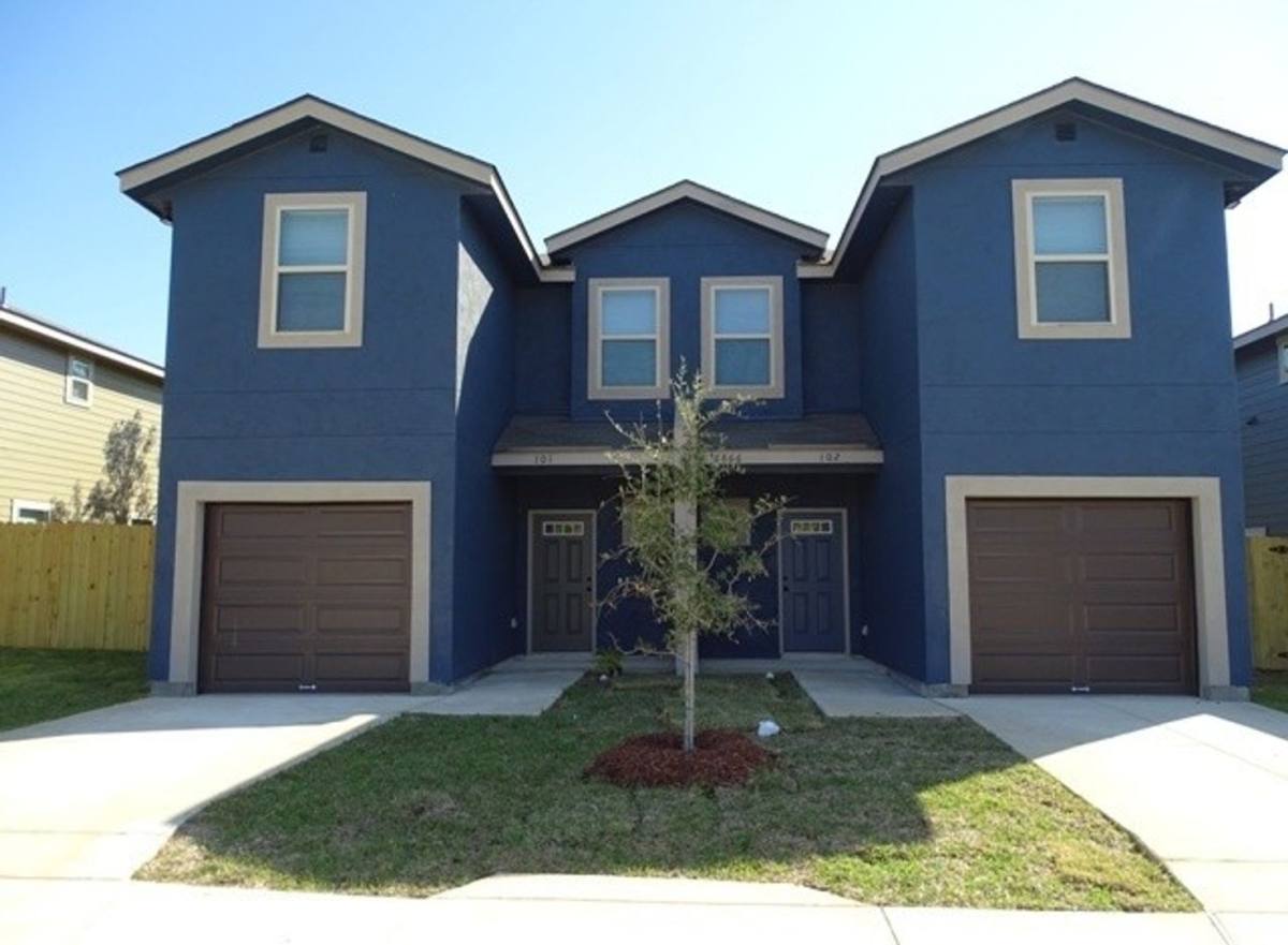 Townhouse for rent at 6838 Lakeview Dr, San Antonio, TX 78244