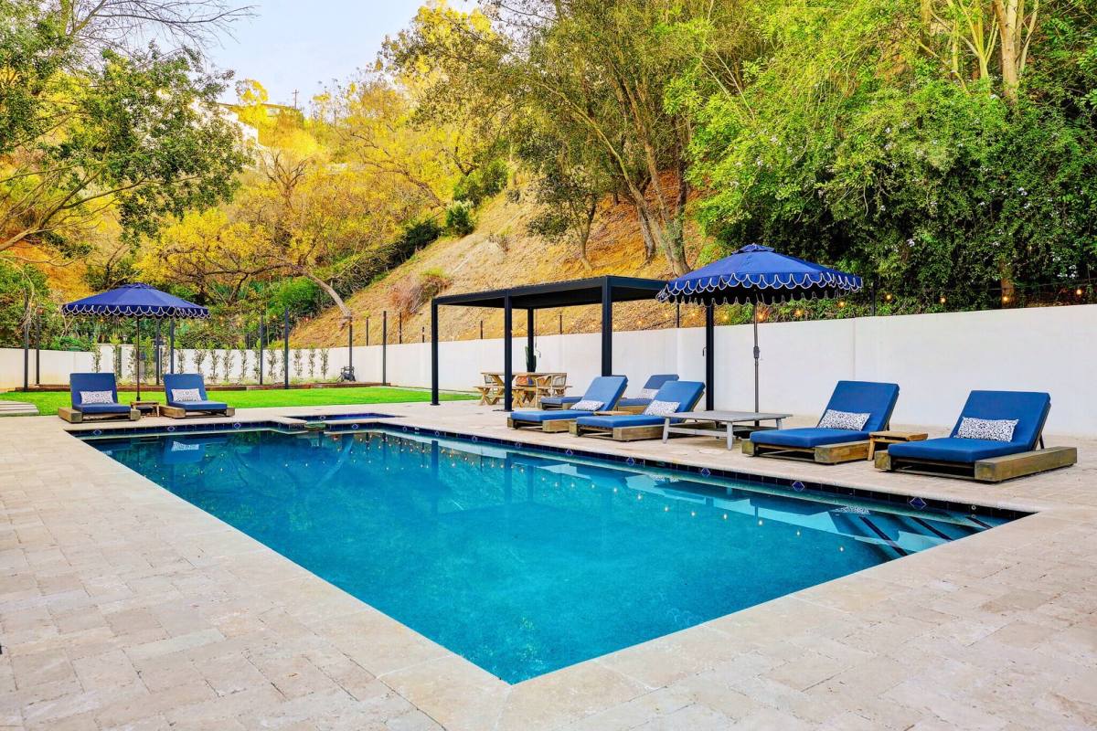 House for rent at 2570 Nichols Canyon Rd, Los Angeles, CA 90046
