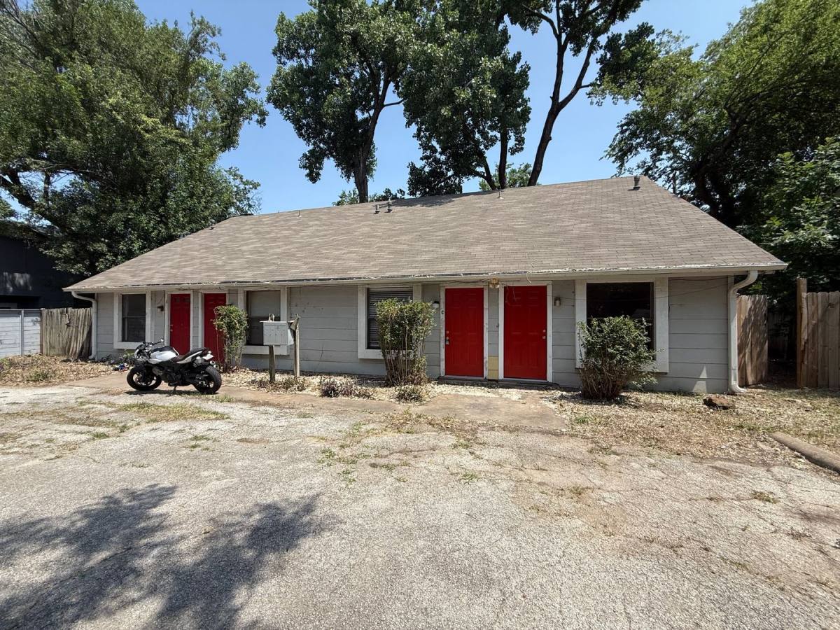 Townhouse for rent at 3448 Willowrun Dr, Austin, TX 78704