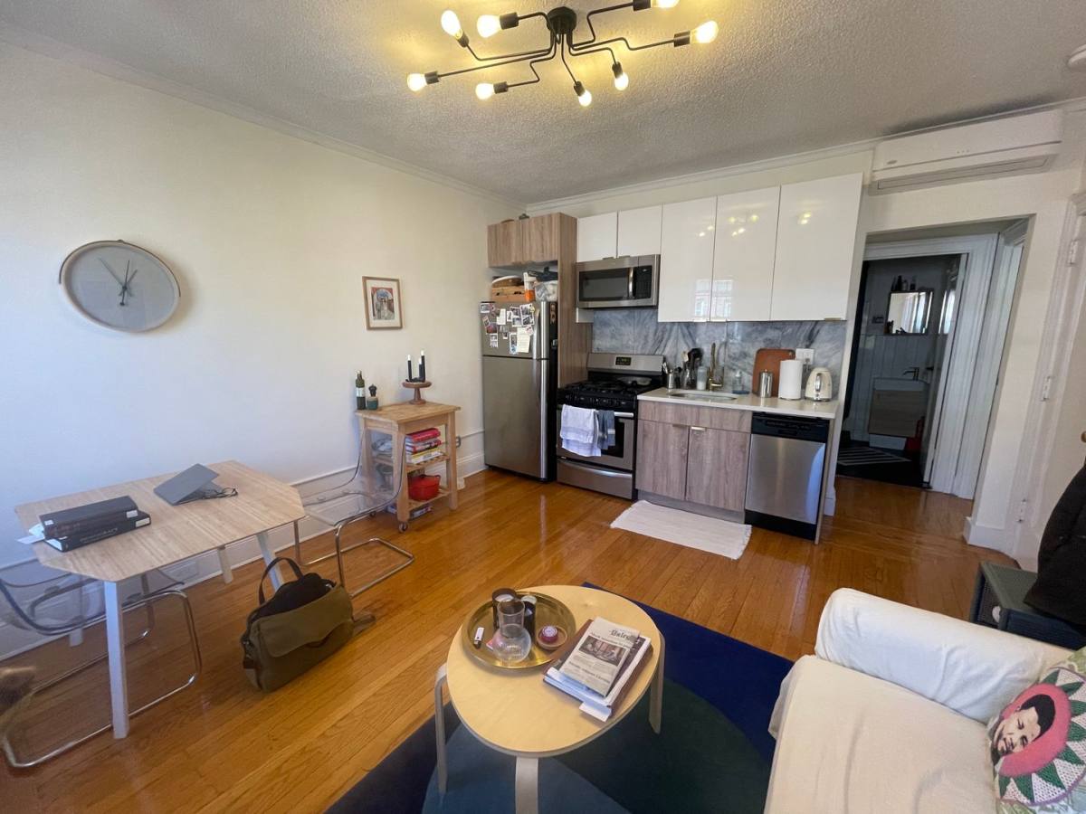 Apartment for rent at 431-437 Whitney Ave, New Haven, CT 06511