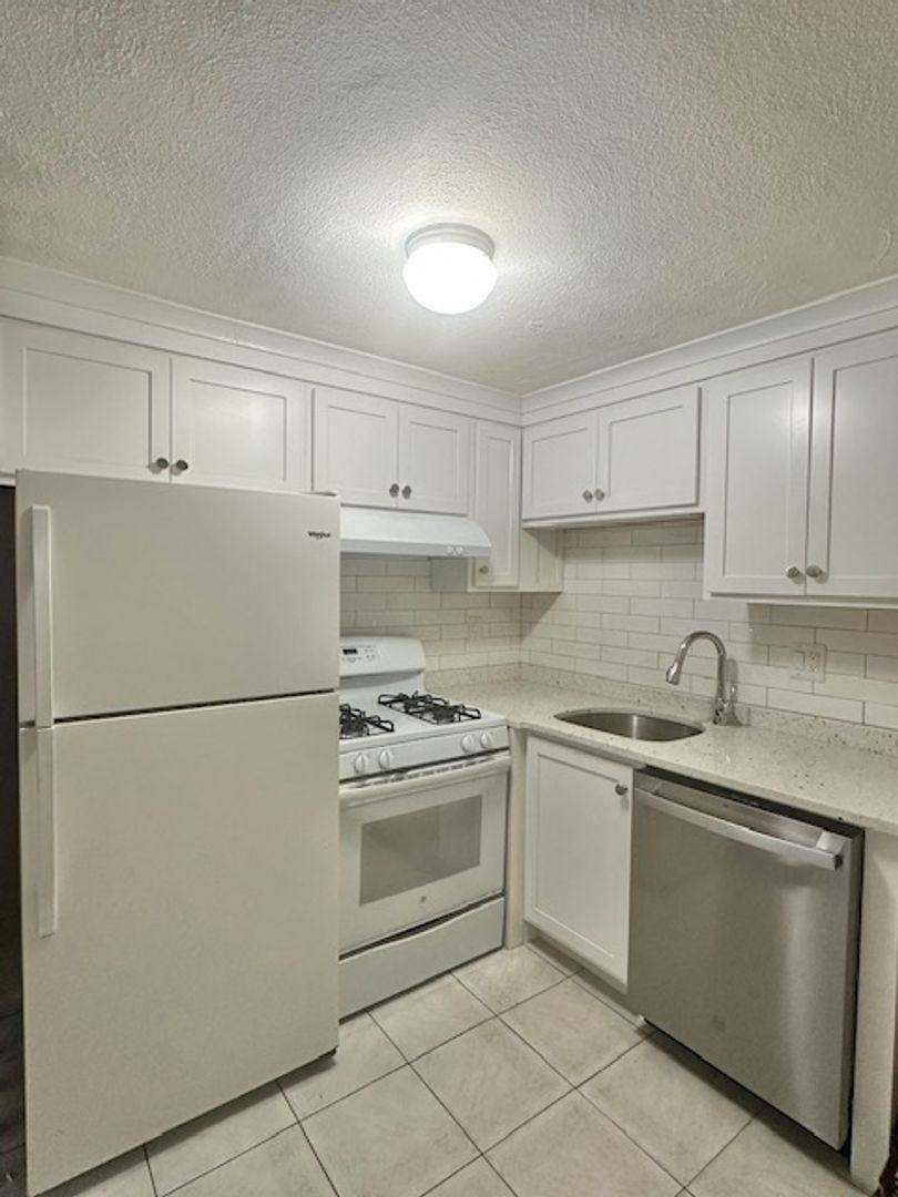 Apartment for rent at 362 Centre St, Quincy, MA 02169
