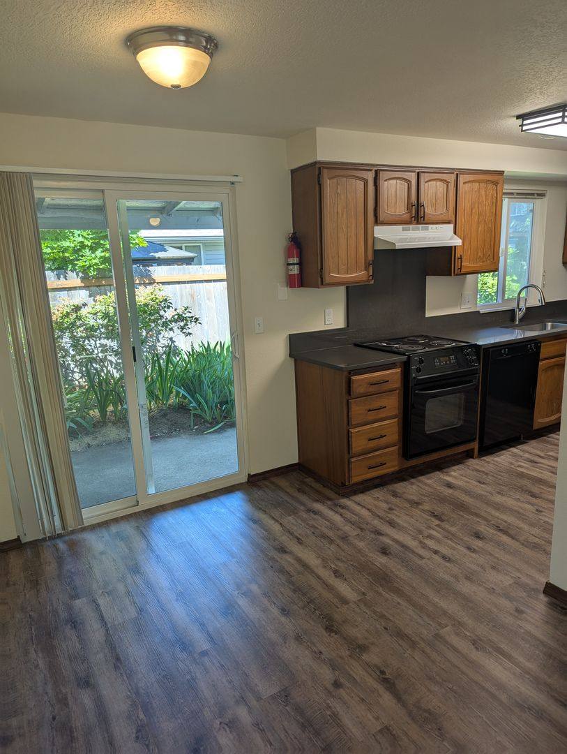 Apartment for rent at 1585 23rd Court SE, Albany, OR 97322