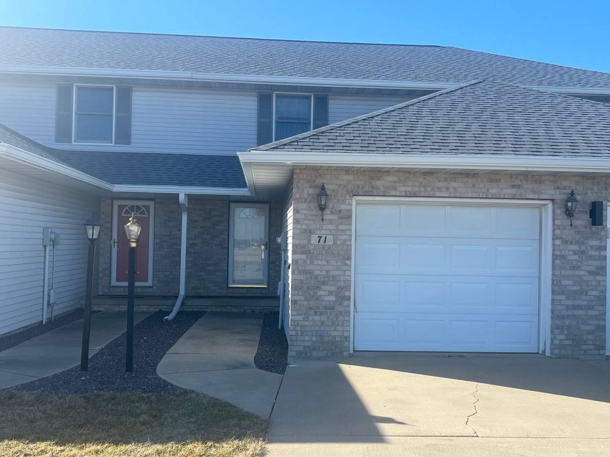 Townhouse for rent at 71 Gilliam, Chatham, IL 62629