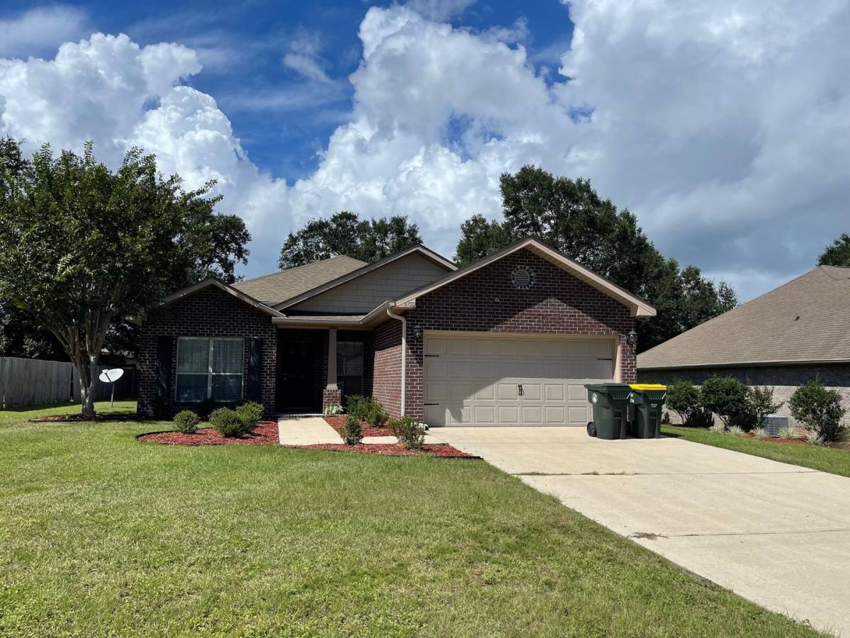 House for rent at 6722 Barnwood Dr, Milton, FL 32571