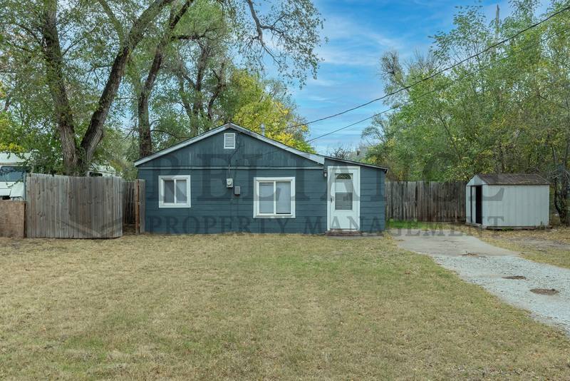 House for rent at 508 N Tracy St, Wichita, KS 67212