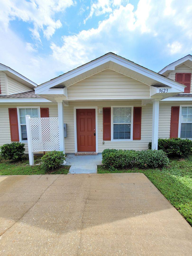 Townhouse for rent at 9623 Cobblebrook Dr, Pensacola, FL 32506