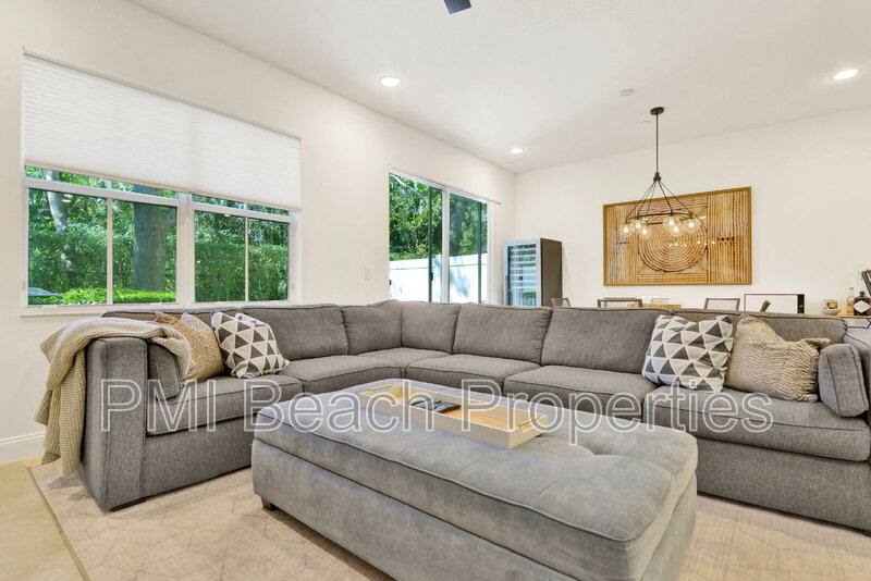 Townhouse for rent at 124 W Prive Circle, Delray Beach, FL 33445