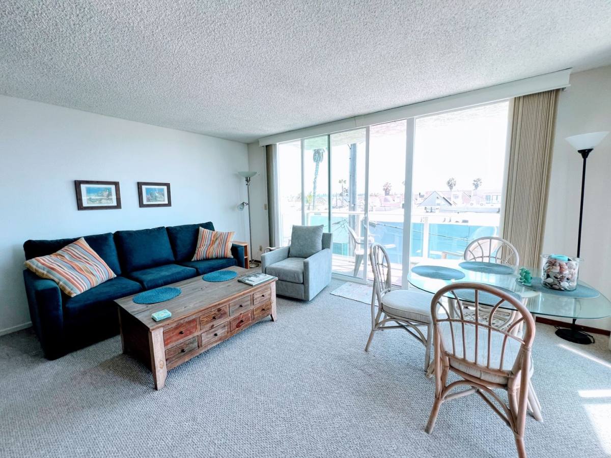 Condo for rent at 725 Redondo Court, San Diego, CA 92109