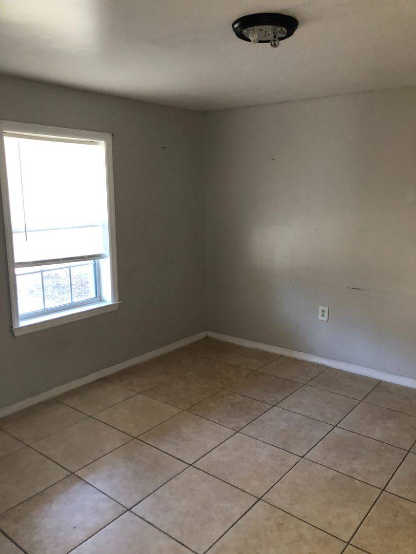 House for rent at 1127 1 2 10th St SE, Moultrie, GA 31768