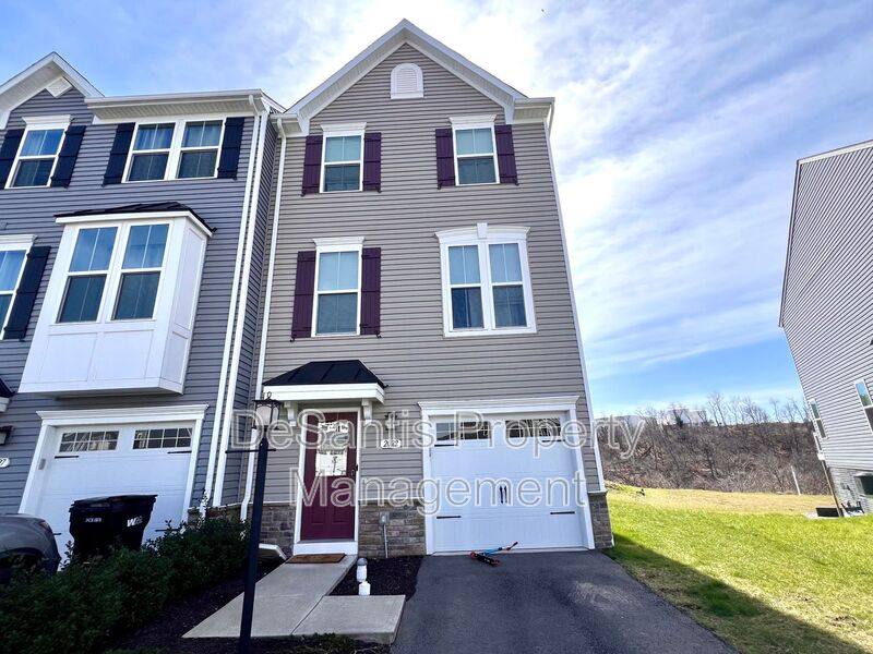 Townhouse for rent at 2029 Cade Dr, Monaca, PA 15061