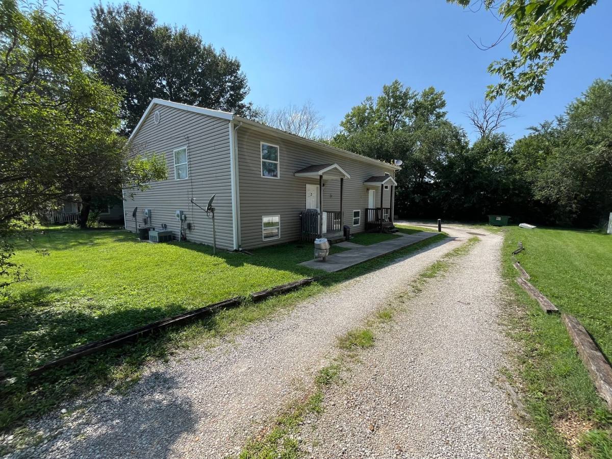 Apartment for rent at 305 E Spencer St, Cuba, MO 65453