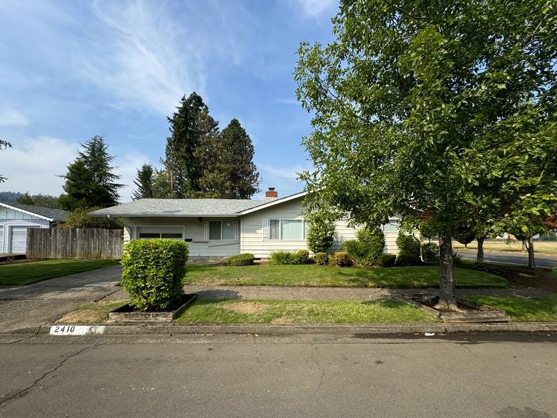Apartment for rent at 2410 Taylor St, Eugene, OR 97405