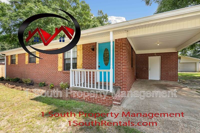 House for rent at 6925 Colonial Terrace Dr N, Mobile, AL 36618