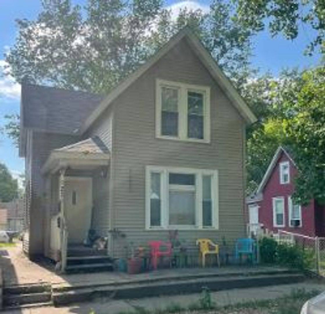 Apartment for rent at 1221 Galtier St, Saint Paul, MN 55117